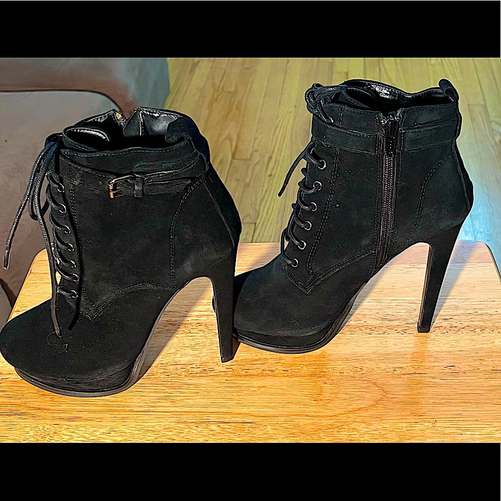 Black Aldo ankle heels with lace and zipper on the inside.(w/pull up loop)